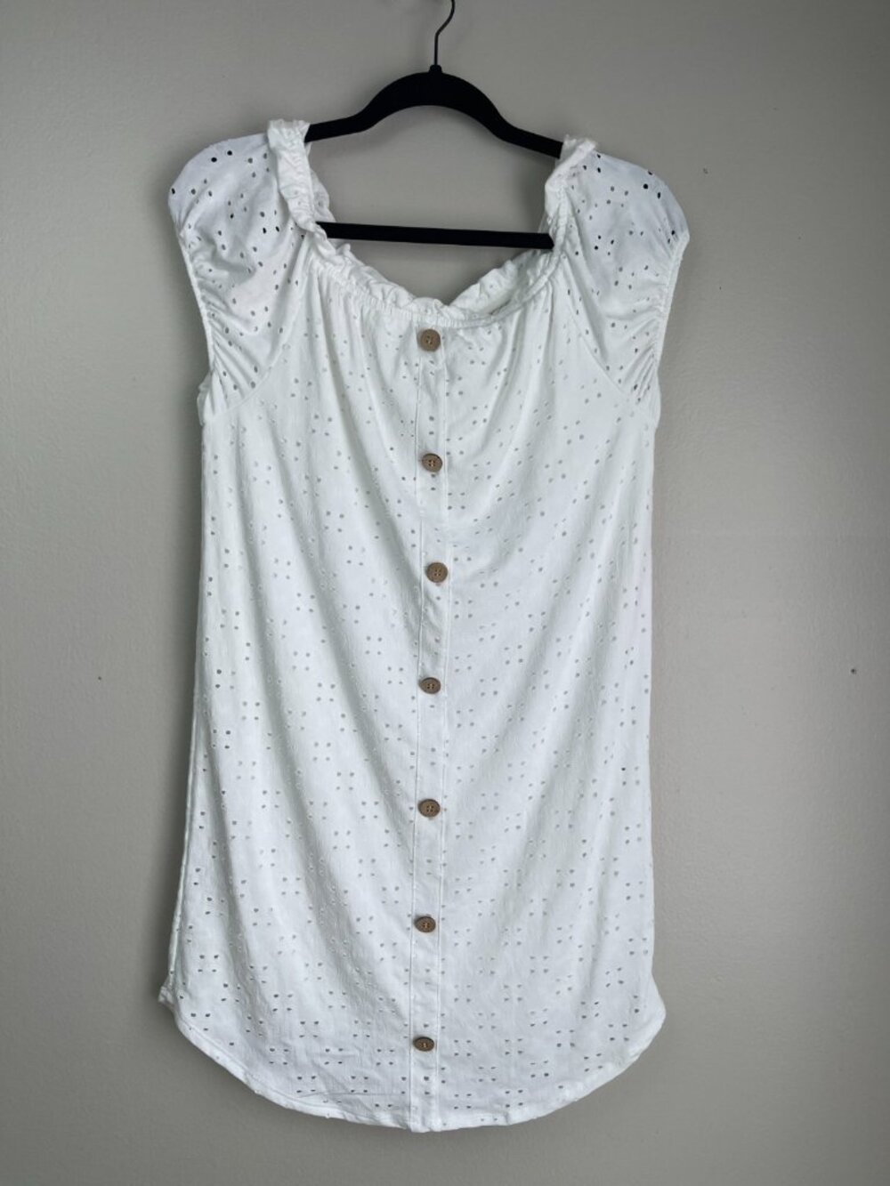 Jolie & Joy White Eyelet Sleeveless Blouse Womens Medium Button Front Lined Top